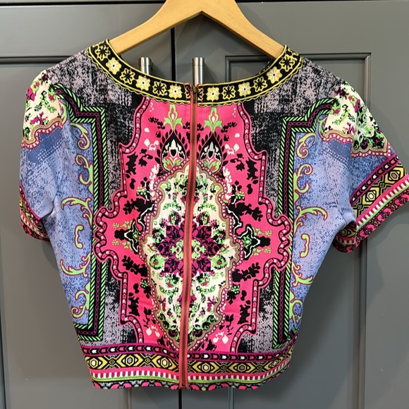 Bright & fun crop - Picture 2 of 3